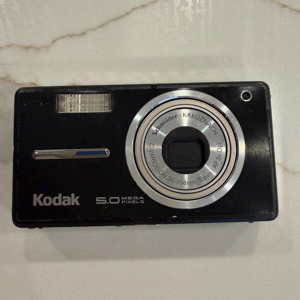 Kodak EasyShare V530 Digital Camera 5.0MP Black with Photo Frame Dock 2 Bundle